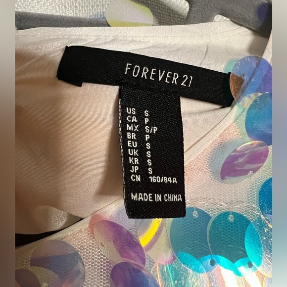 Forever 21 Iridescent Chunky Sequin Cropped Short Sleeve Top Small - Picture 4 of 7